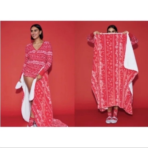 Victoria’s Secret Blanket VS Red Fair Isle Snowflake Plush Fleece Blanket 🆕 ☕❄️ - Picture 1 of 6